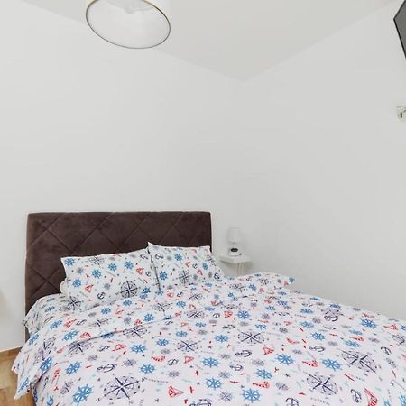 Petrovic apartmani Tivat Exterior foto