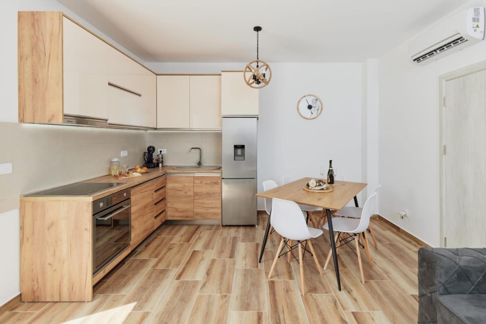 Petrovic apartmani Tivat Exterior foto