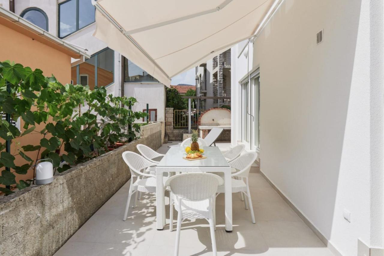 Petrovic apartmani Tivat Exterior foto