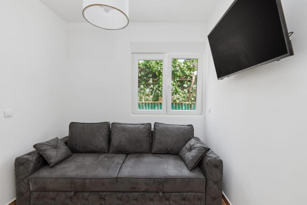 Petrovic apartmani Tivat Exterior foto
