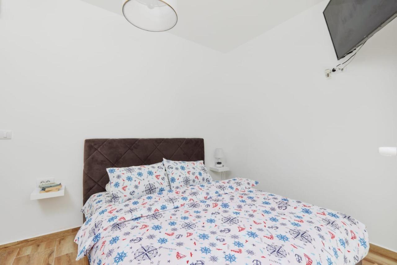 Petrovic apartmani Tivat Exterior foto