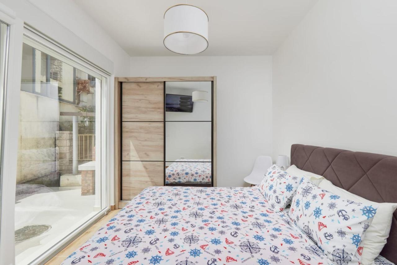Petrovic apartmani Tivat Exterior foto